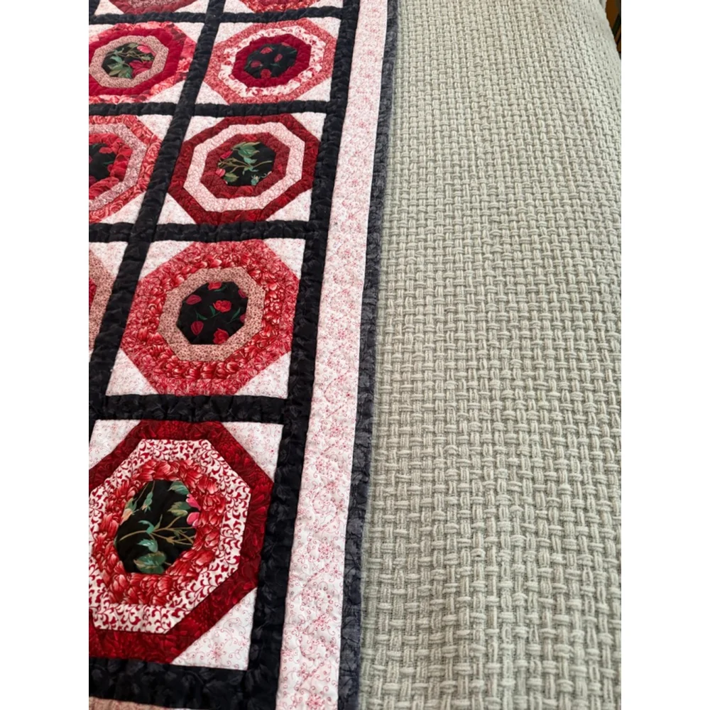Vintage Handmade Quilt Red Black Floral Patchwork Octagon Cottage Farmhouse 65x6